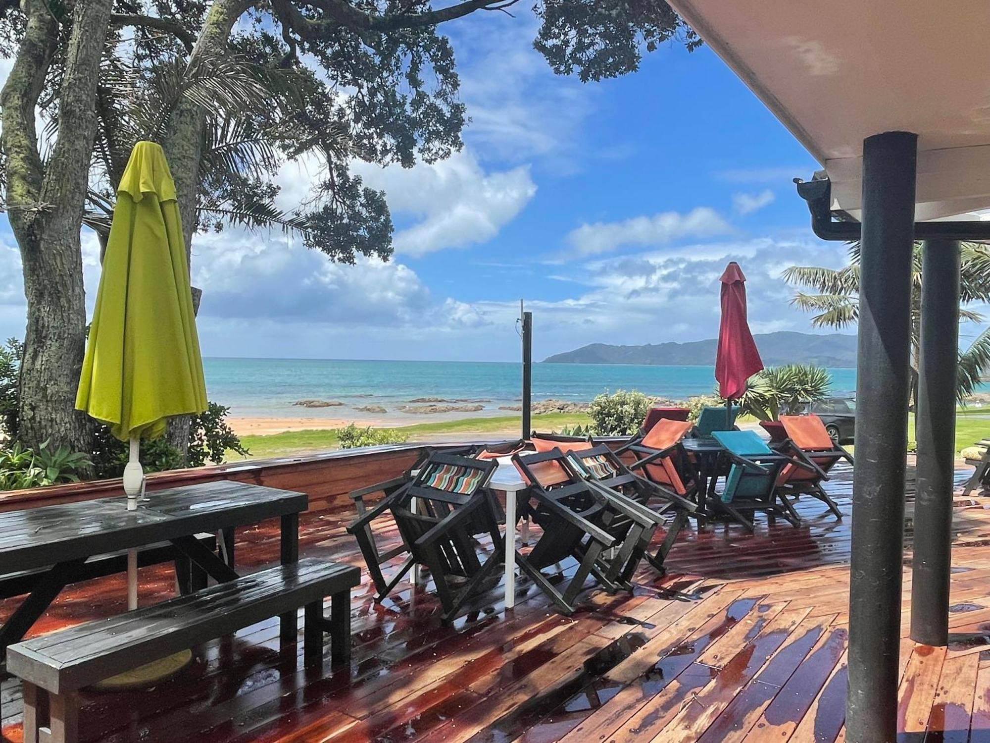 Driftwood Beachfront Accommodation, Cable Bay, Owhetu Coopers Beach Exterior photo