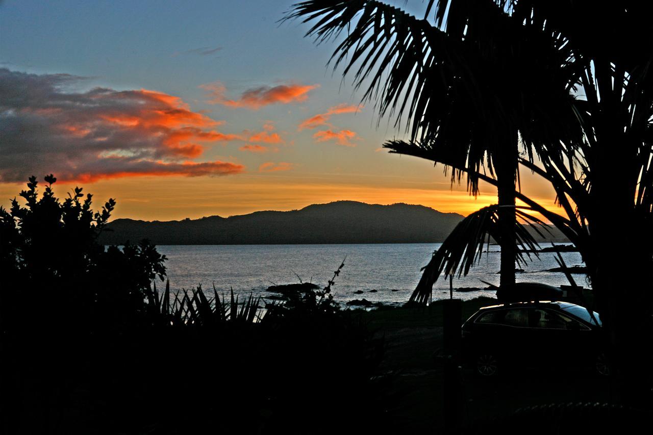 Driftwood Beachfront Accommodation, Cable Bay, Owhetu Coopers Beach Exterior photo